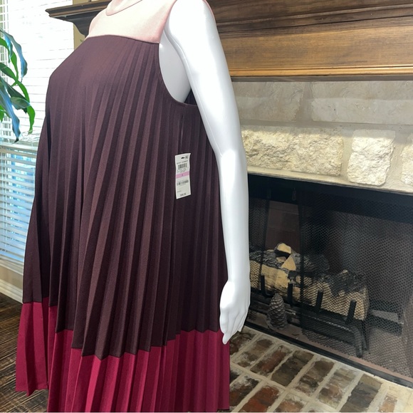 Alfani Sleeveless pleated color block swing dress - Picture 10 of 11